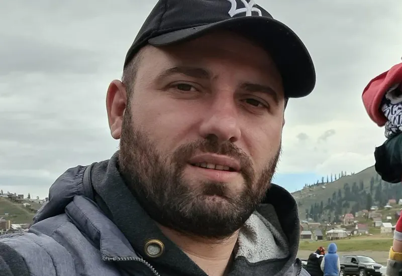 ''კედლებზე არსებული სისხლის ნაწილი მოწმენდილი იყო... ნიკოლოზ ქრისტესიაშვილმა მეუღლეს მძიმე დაზიანებები სახისა და კისრის არეში მიაყენა"