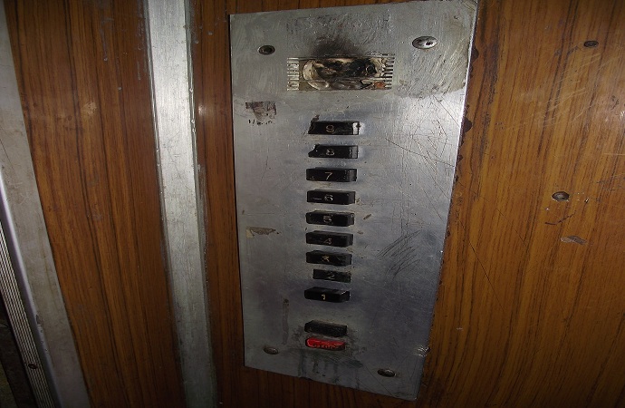 "ლიფტის ხმის გაგონებაზე ყველა გამოვარდა გიჟივით, რამე გვიშველეთ" -  რა ხდება ვარკეთილში, ერთ-ერთ კორპუსში?