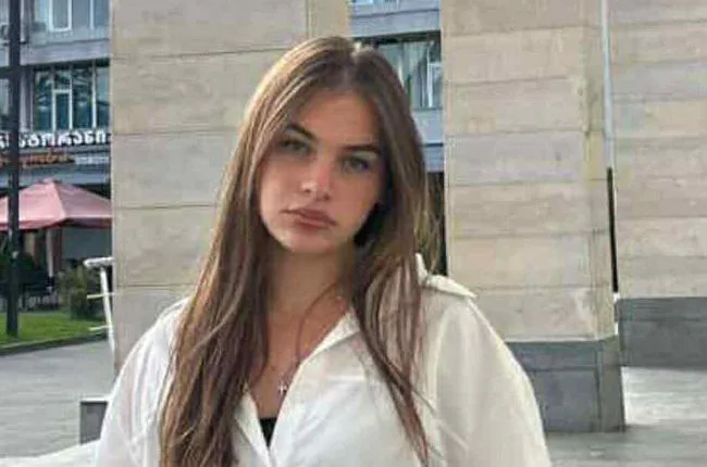 17 წლის გო­გო­ნა სა­ნა­დი­რო თო­ფი­დან შემ­თხვე­ვით გას­რო­ლი­ლი ტყვი­ით და­იჭ­რა...