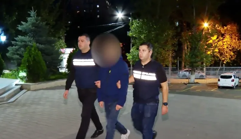 დაკავებულია 5 არასრულწლოვანი, რომლებიც ტაქსის მძღოლს თავს დაესხნენ, მასზე ფიზიკურად იძალადეს და მუქარის შედეგად თანხა წაართვეს - შსს