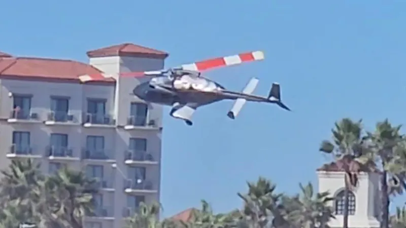 სანაპიროზე ვერტმფრენი ჩამოვარდა