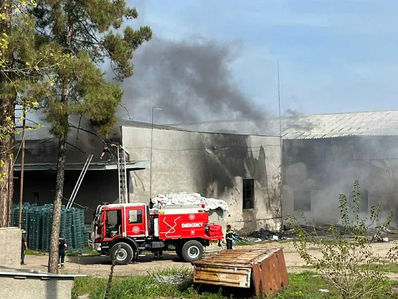 გურჯაანში, პლასტმასის ქარხანას ხანძარი გაუჩნდა