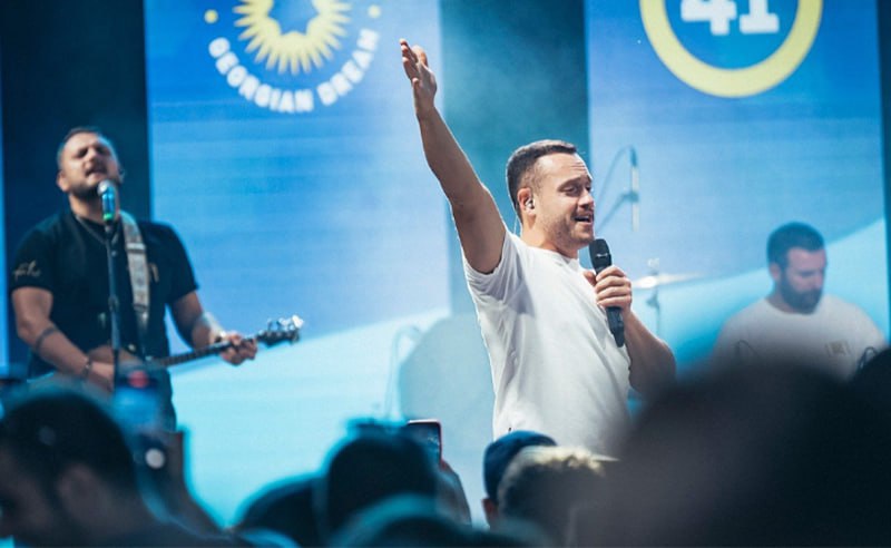 გერმანიაში "ურსას" კონცერტი გაუქმდა - მიზეზი ემიგრანტთა პროტესტი გახდა