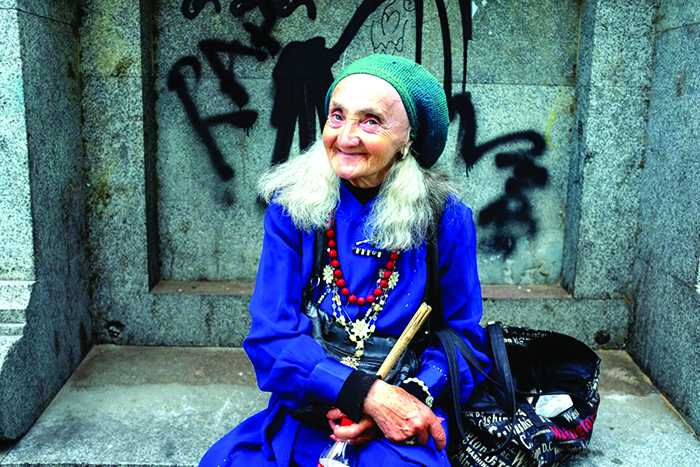 "ზოია საკუთარმა სილამაზემ დაღუპა! ...ჩაქოლვას გადაურჩა, მაგრამ ფსიქიკა შეერყა" - სევდიანი ისტორია ქალზე, რომელსაც თბილისის ქუჩებიდან ბევრი იცნობს: "შაშიანელი მარიტას" ამბავი