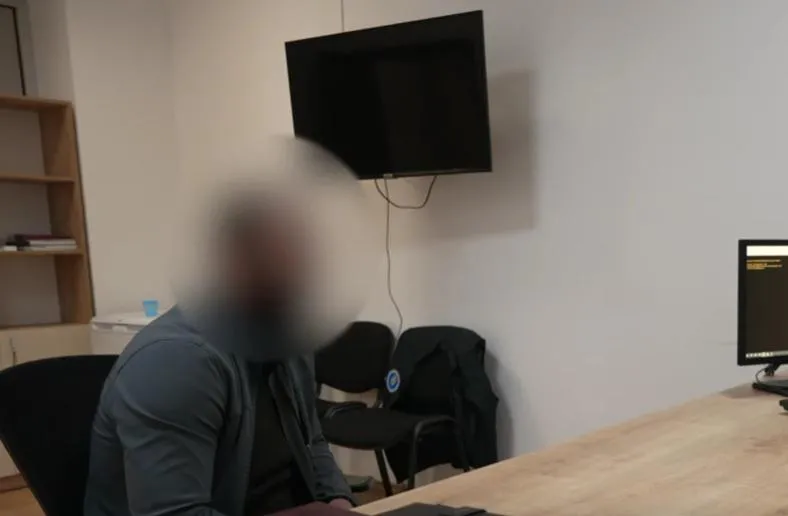 დაკავებულია პირი, რომელიც 14 წლის არასრულწლოვანს ინტიმური შინაარსის ფოტო-ვიდეოს აგზავნინებდა და შემდეგ მათი გავრცელებით ემუქრებოდა - დეტალები