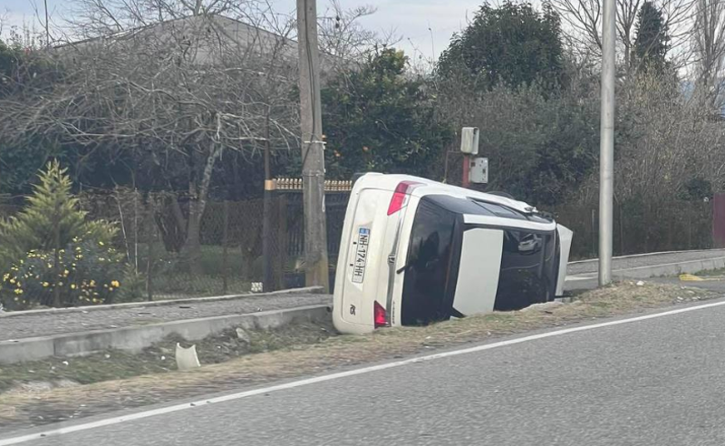 ზუგდიდი-ანაკლიის მაგისტრალზე მანქანა ამოტრიალდა - დაშავებულის მდგომარეობა მძიმეა