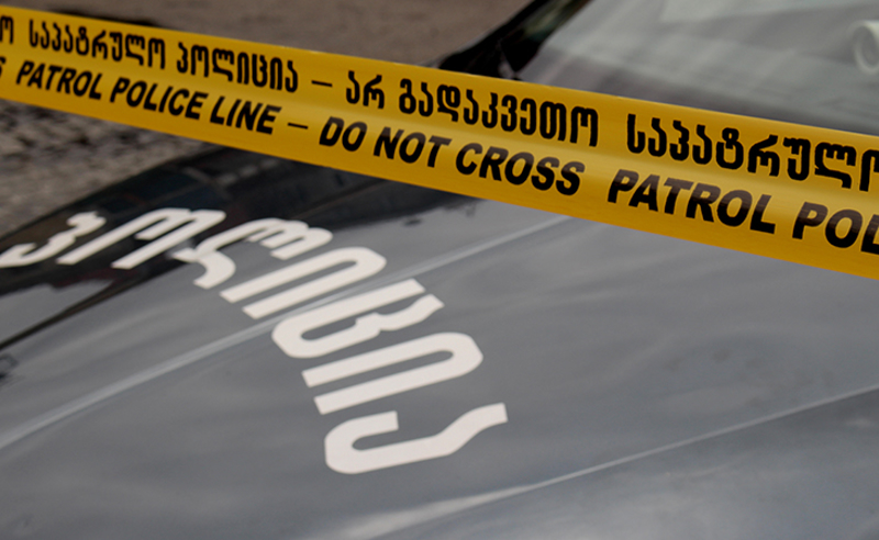 კაცმა, რომელმაც ფსიქიატრიული ცოტა ხნის წინ დატოვა, მეზობელი ნაჯახით აჩეხა - რა მოხდა ზუგდიდში