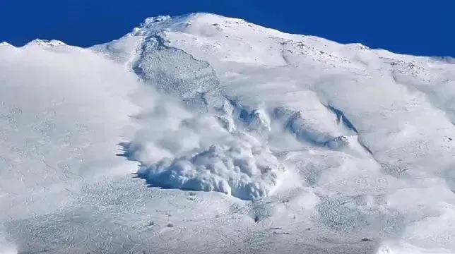 თეთნულდზე ზვავში ერთი პირი მოყვა..