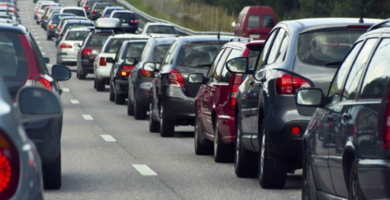 ავტომფლობელებისთვის მესამე პირის დაზღვევა შესაძლოა, სავალდებულო გახდეს - რას გეგმავს მთავრობა