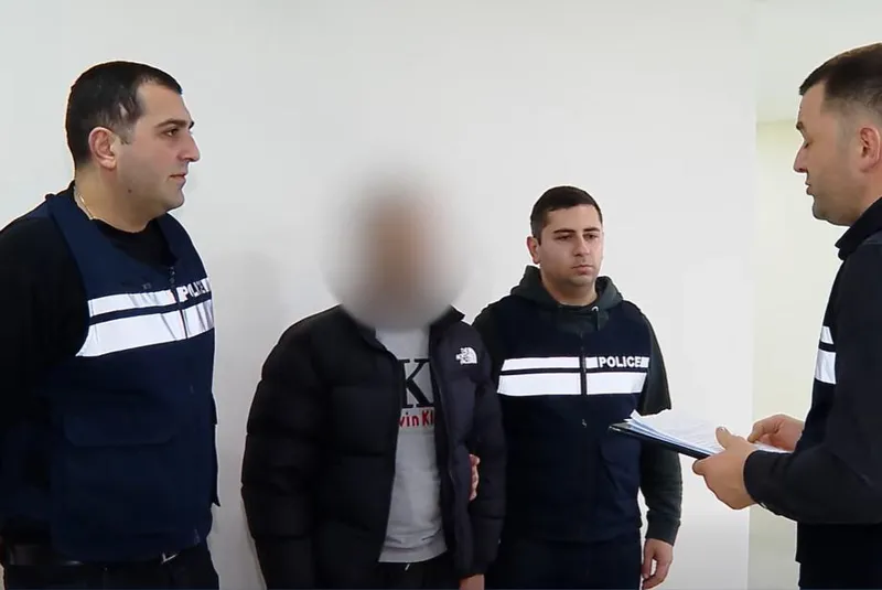 დააკავეს მამაკაცი, რომელმაც 14 წლამდე გოგონებს სოციალური ქსელით ინტიმური ვიდეო გაუგზავნა და მათგან ანალოგიურს ითხოვდა - შსს დეტალებს ავრცელებს