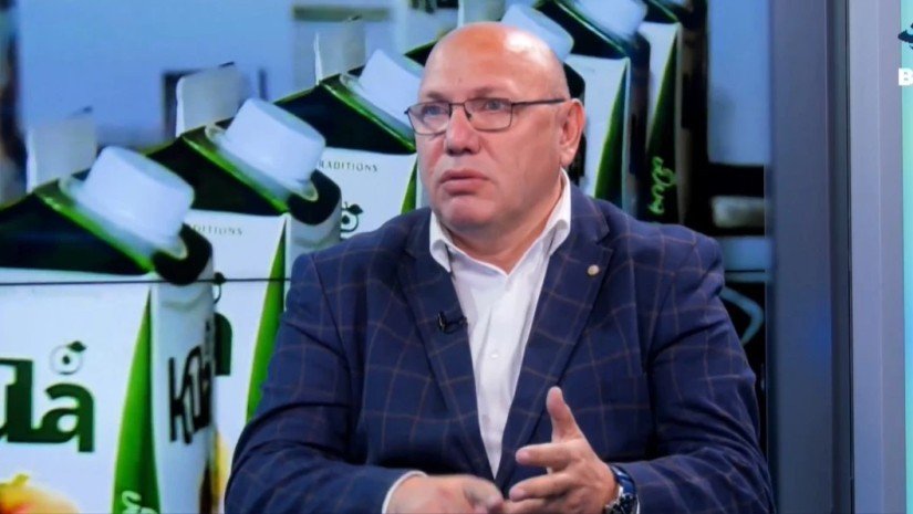 ივა­ნე გოგ­ლი­ძეს ში­ნა­გან საქ­მე­თა სა­მი­ნის­ტროს სა­სა­ზღვრო პო­ლი­ცი­ა­სა და თავ­დაც­ვის სა­მი­ნის­ტროს­თვის ფალ­სი­ფი­ცი­რე­ბუ­ლი თევ­ზის კონ­სერ­ვე­ბის მი­წო­დე­ბას ედა­ვე­ბი­ან.არ ეთანხმება ბრალს, რომ საშინელ მომწამვლელ ნივთიერებებს აწარმოებდ