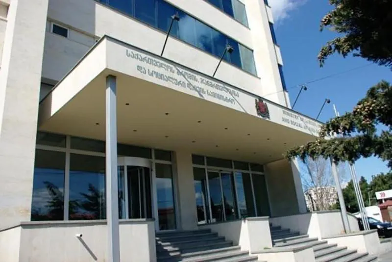 დაისჯება დასაქმებულიც და დამსაქმებელიც - რა დამატებით განმარტებას აკეთებს ჯანდაცვის სამინისტრო