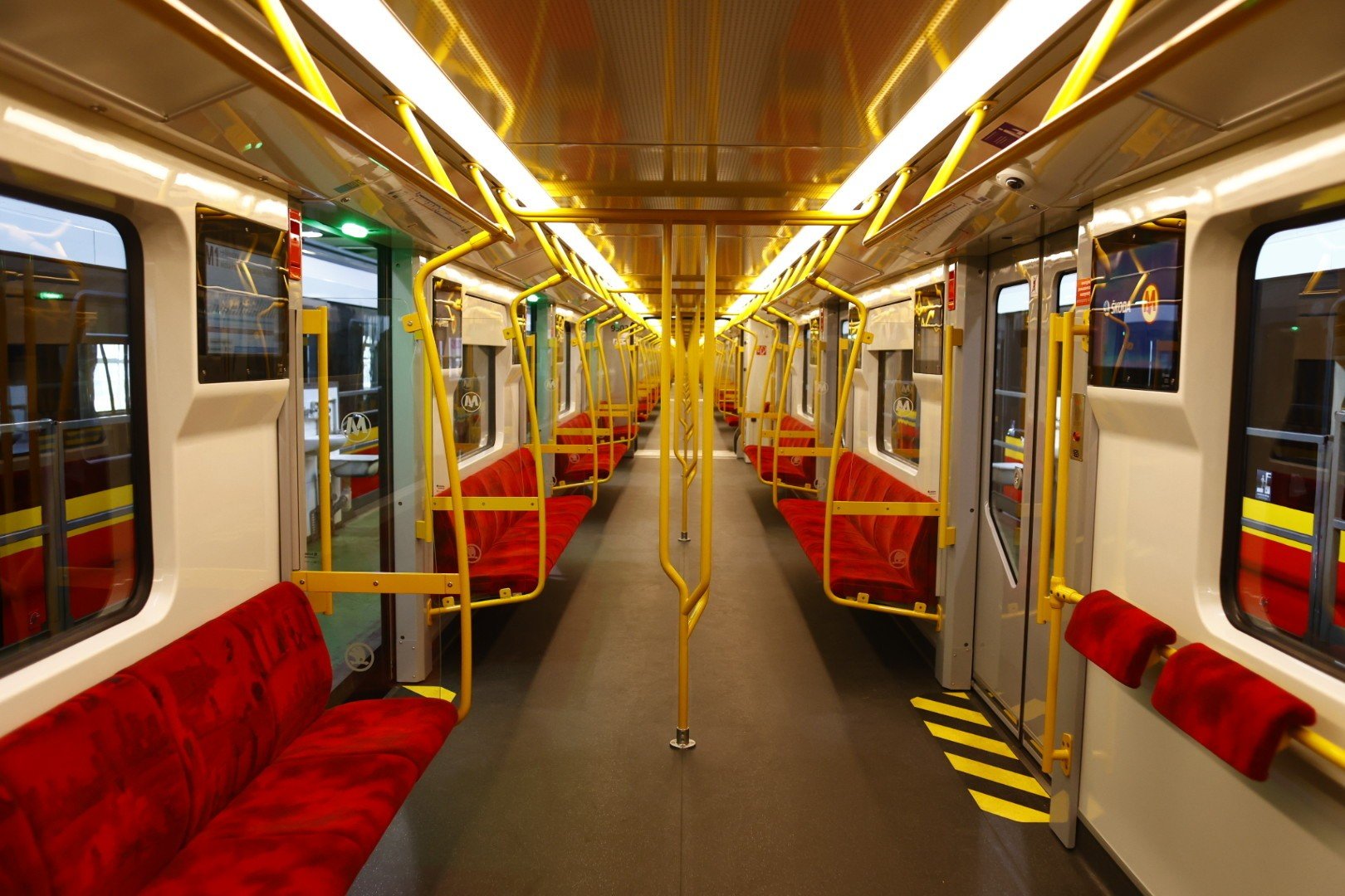 მეტროში – დანით შეიარაღებულმა მამაკაცმა სამი ქალი დაჭრა