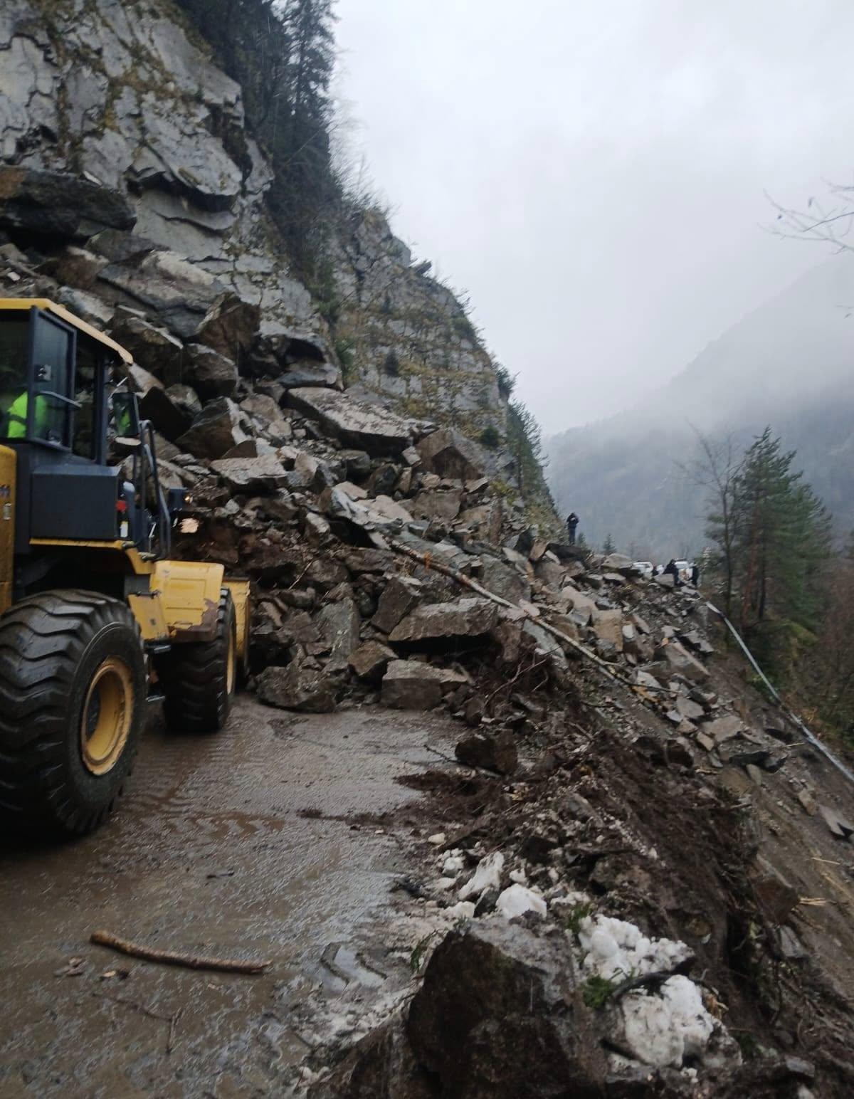 მეწყერი ჩამოწვა - საავტომობილო გზების დეპარტამენტი განცხადებას აქვეყნებს