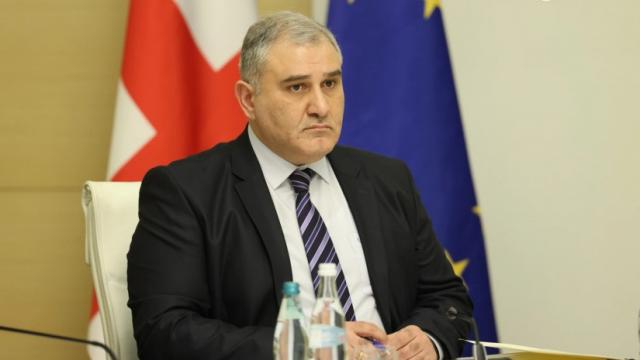 რაღაც კონკრეტული ზღვარია, რომლის ქვემოთ მყოფ ადამიანებს ვეხმარებით