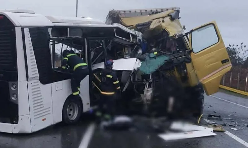 ტრაგედია მოხდა, 2 გარდაცვლილი და ერთი დაშავებული - ქობულეთში ავარიას მსხვერპლი მოჰყვა