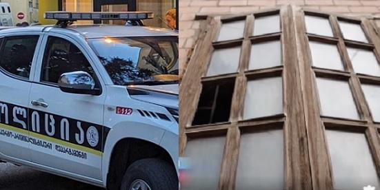 შვილი დედის ცხედარს თბილისის ცენტრში 2 წელი საკუთარ საძინებელში, ზეწარში გახვეულს მალავდა - როდის მიაგნეს გაუჩინარებულ დედას და რას ამბობენ გაოგნებული მეზობლები?