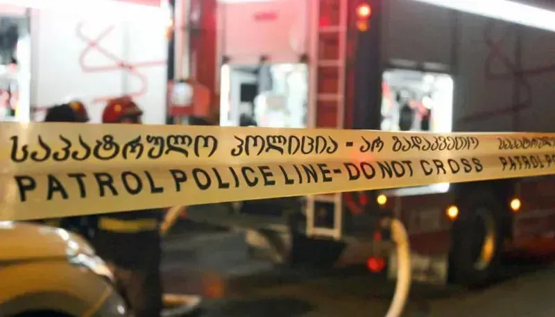 სენაკში, ერთ-ერთ შენობაში გაჩენილ ხანძარს 70 წლამდე მამაკაცი ემსხვერპლა - რა დეტალები ხდება ცნობილი