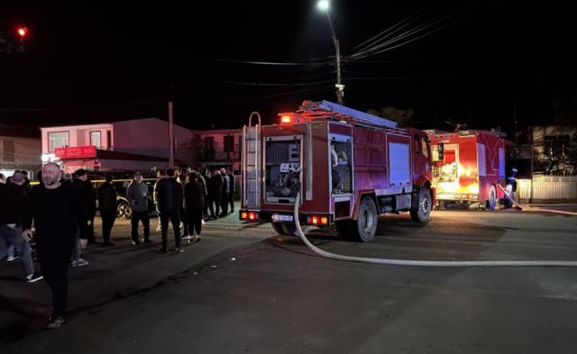 ცოტა ხნის წინ ორი მანქანა ერთმანეთს შეეჯახა, ერთს ცეცხლი გაუჩნდა და დაიწვა - დაშავებულები საავადმყოფოში გადაიყვანეს