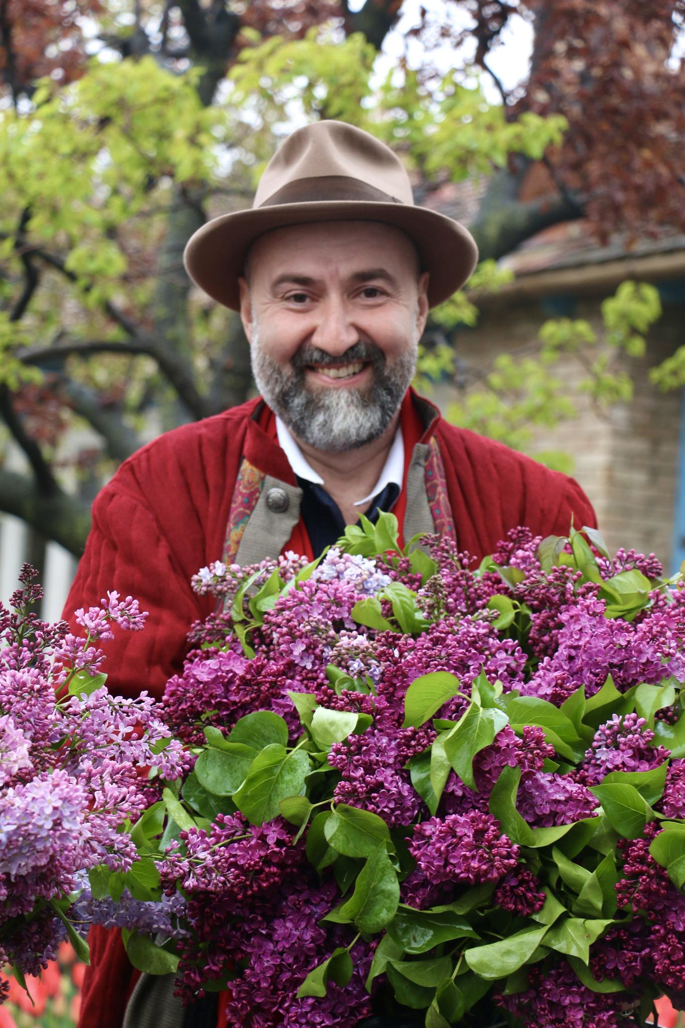 სკანდალი "გარდენიაში“: "ცხვირწინ მაგიდაზე ხელი დამირტყა და მიყვირა...“ - რას პასუხობენ ზურაბ შევარდნაძის გუნდიდან ყოფილ თანამშრომელს?